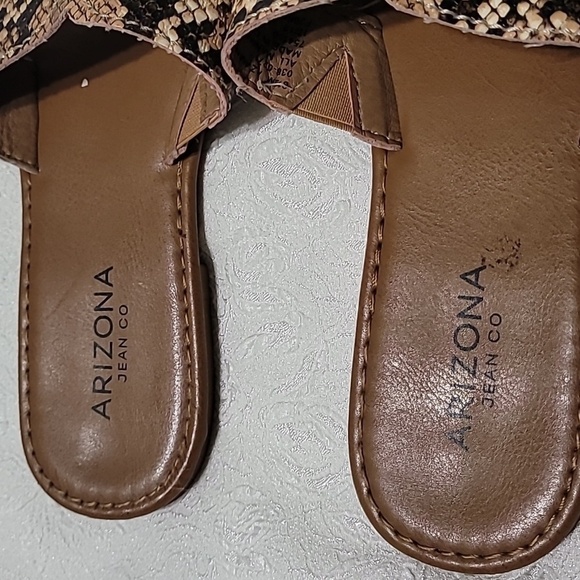 Arizona Jean Co Reptile Print Sandals Size 6.5 - Picture 5 of 7